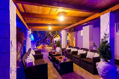 Villa Aura - Executive Business room