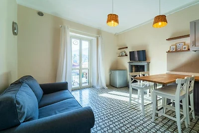 Lotus Apartment with Lakeview