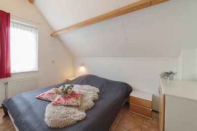 Geräumiges Ferienhaus mit Sauna in Strandnähe