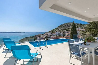 Luxury villa Fleur with pool
