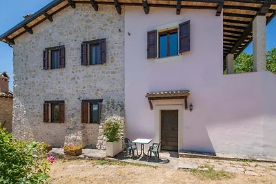 Ruhiges Ferienhaus in Sellano mit Pool