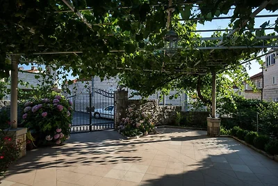 Apartment Vukic - Studio Apartment with Terra...