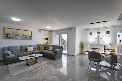 Kastel Stari Sunny Downtown Apartment with Te...