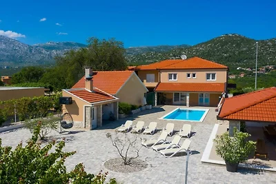 Zara con piscina idromassaggio riscaldata