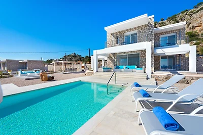 Villa in Kalythie mit Pool