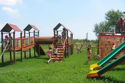 Piacevole casa mobile con piscina