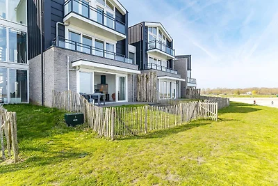 Marina-Aufenthalt mit zwei Terrassen