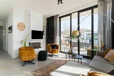 Gezinsvilla met tuin en aanlegsteiger