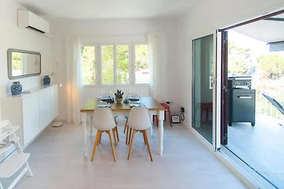 Haus in Roses mit Meer- und Bergblick