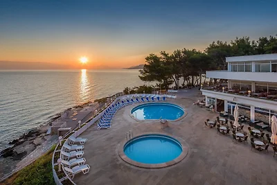 Apartment Fontana Resort in Jelsa mit Pool