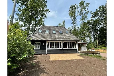 Moderne Wohnung mit Terrasse.