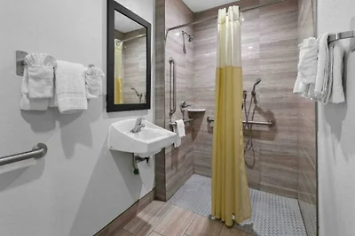 Conforme agli standard ADA | 2 letti | Vasca ...