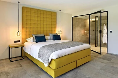 Villa mit Pool und Suiten für 12 Gäste