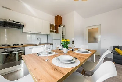 Familieverblijf met zwembad in Skabrnja