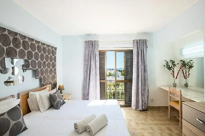 Apartment in Albufeira mit Gemeinschaftspool