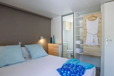 Chalet mit 2 Bהdern in Strandnהhe