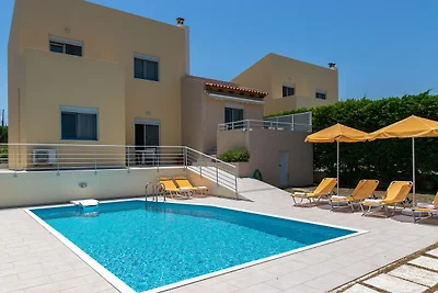 Villa in Adelianos Kampos nahe Sandstrand