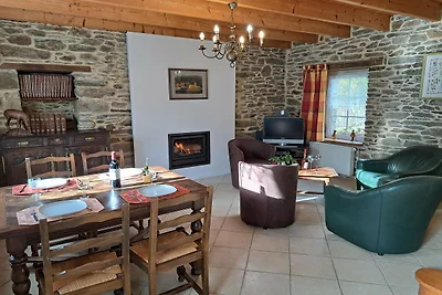 Steinhaus mit Kamin, Plouénan