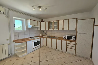 Appartement met drie slaapkamers in Murter