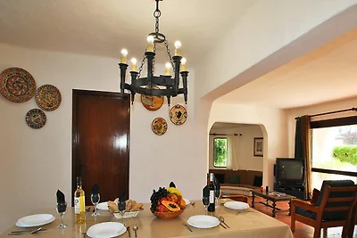 Villa in Santa Eulália nahe Praia da Oura