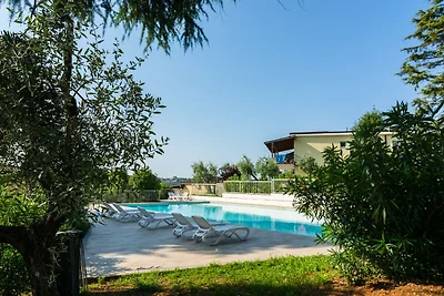 Villa moderna con piscina a Manerba del Garda