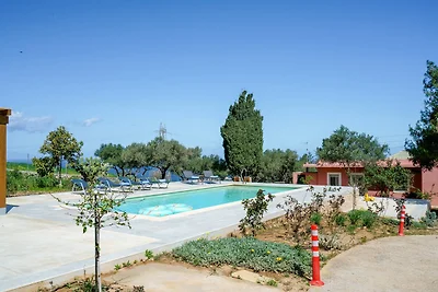 Charming spacious house, 5min from Rethymno!