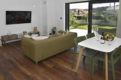Luxury Slatine Apartments with Terrace and Ga...