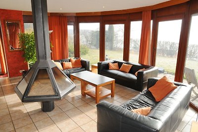 Schöne Ferienwohnung in Somme-Leuze mit Pool