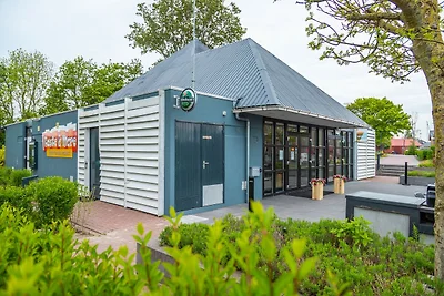 Modern chalet direct gelegen aan het...
