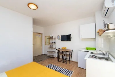 Studio apartment with sea view 2