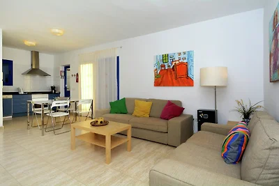 Spaziosa villa a Playa Blanca con piscina