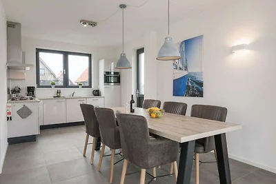 Moderne Wasservilla mit drei Bädern an den Fr...