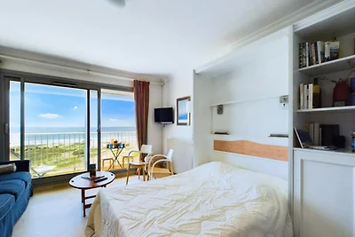 Apartment in Les Sables mit Meerblick