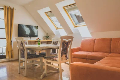 Comfortable Apartment with Mountain View - On...