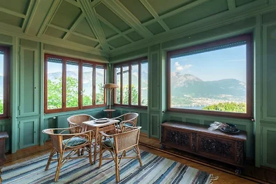 Villa in Civenna mit Balkon und Barbecue