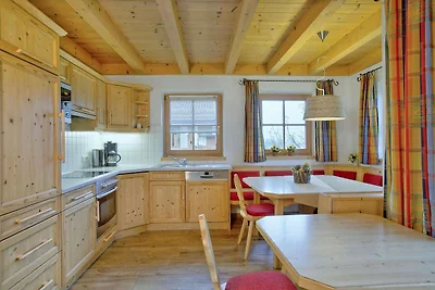 Ruhiges Chalet mit Swimmingpool in...