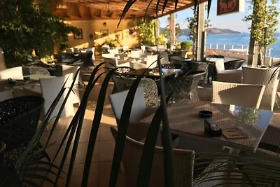 Amor Residence - Studio Apartment with Terrac...