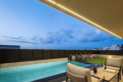 Villa mit Meerblick, Pool und Grill für 8...