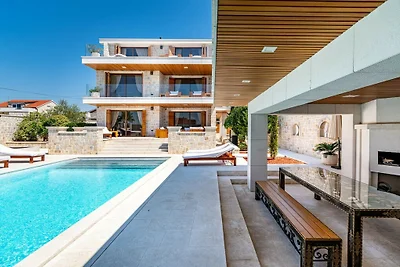 Villa a Polača con piscina