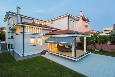 Villa al mare a Zara con piscina