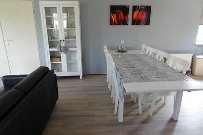 Geräumiges Ferienhaus mit Sauna in Strandnähe