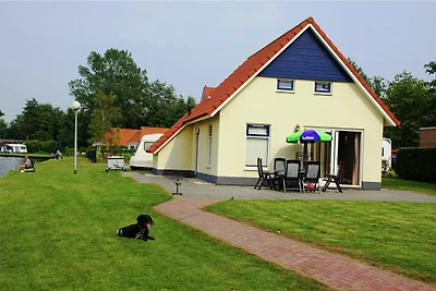 Chalet a Bergumermeer vicino al Canale