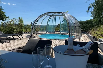 Chalet mit überdachtem Außenpool