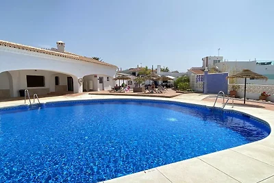 Wohnung in Nerja mit Meerblick & Pools
