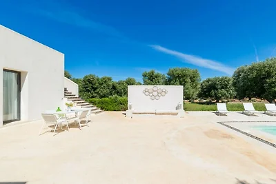 Villa Aura d'Olivo / UTNZ