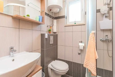 Apartments Lilly - Two Bedroom Apartment with...