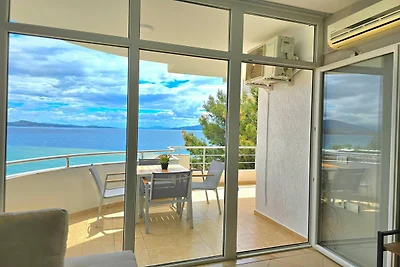 Apartment in Saranda with Stunning Sea Views