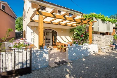 Ferienhaus in Malinska mit Schwimmbecken