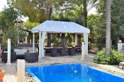 Villa in Muro met zwembad en uitzicht op het...