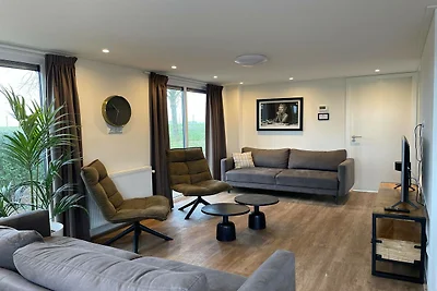 Villa with 5 bedrooms and 2 bathrooms
